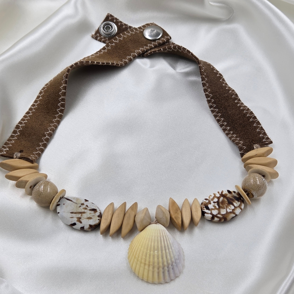 🐚Twine & Twig Wide Suede Shell Necklace  Boho Statement Handmade U.S.A.